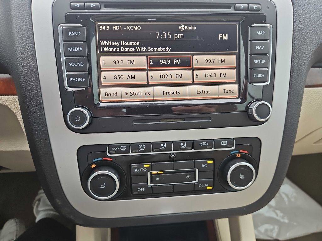 Used 2012 Volkswagen Eos Lux FWD image 18