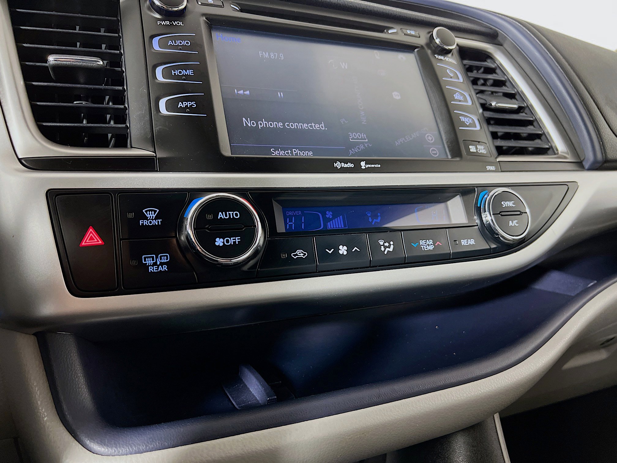 Used 2015 Toyota Highlander XLE image 17