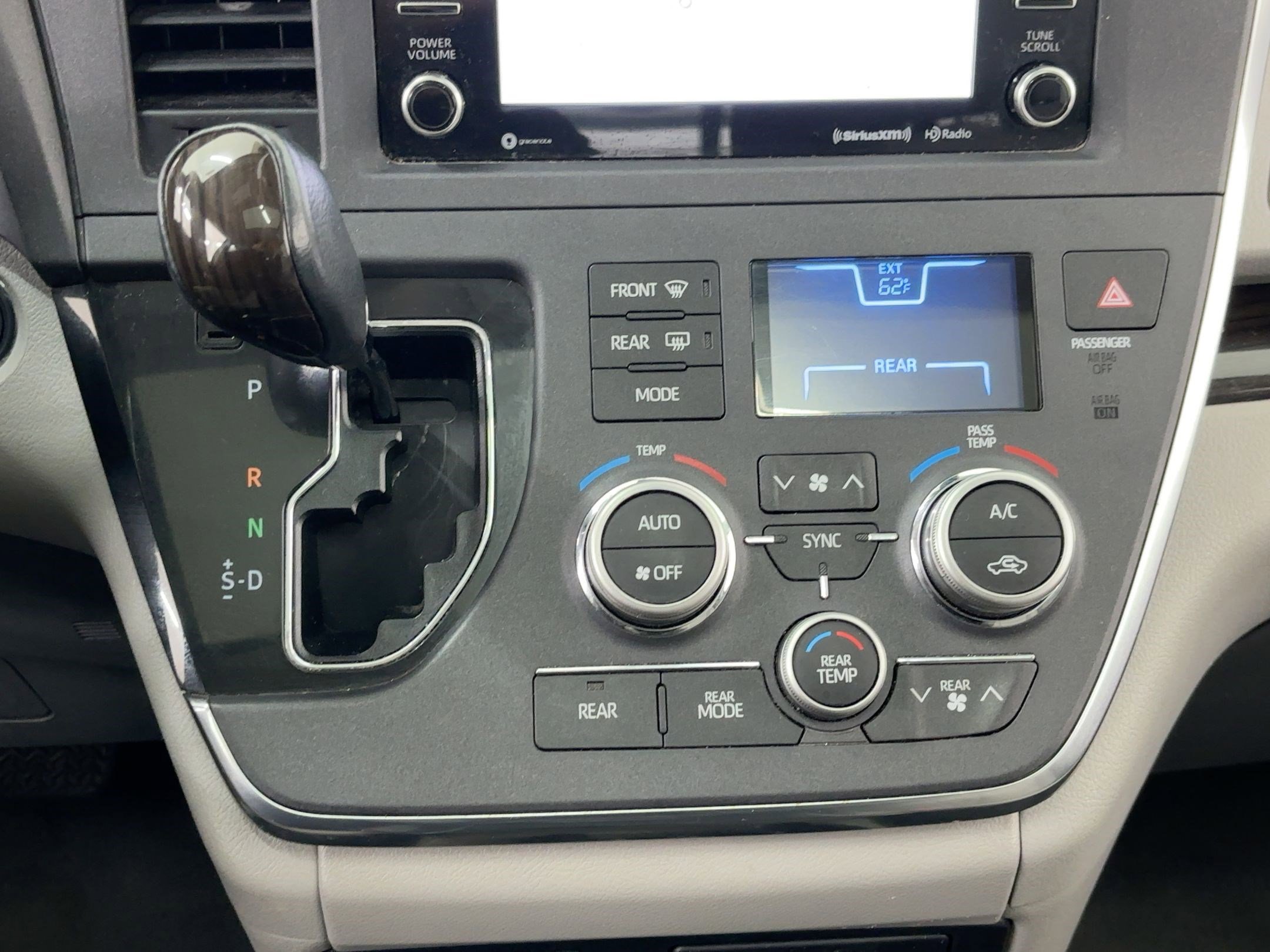 Used 2019 Toyota Sienna XLE image 13