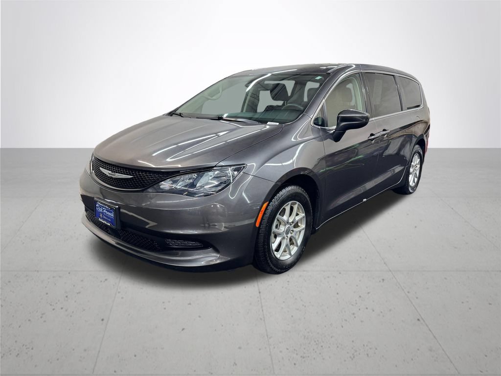 Used 2023 Chrysler Voyager LX FWD image 2
