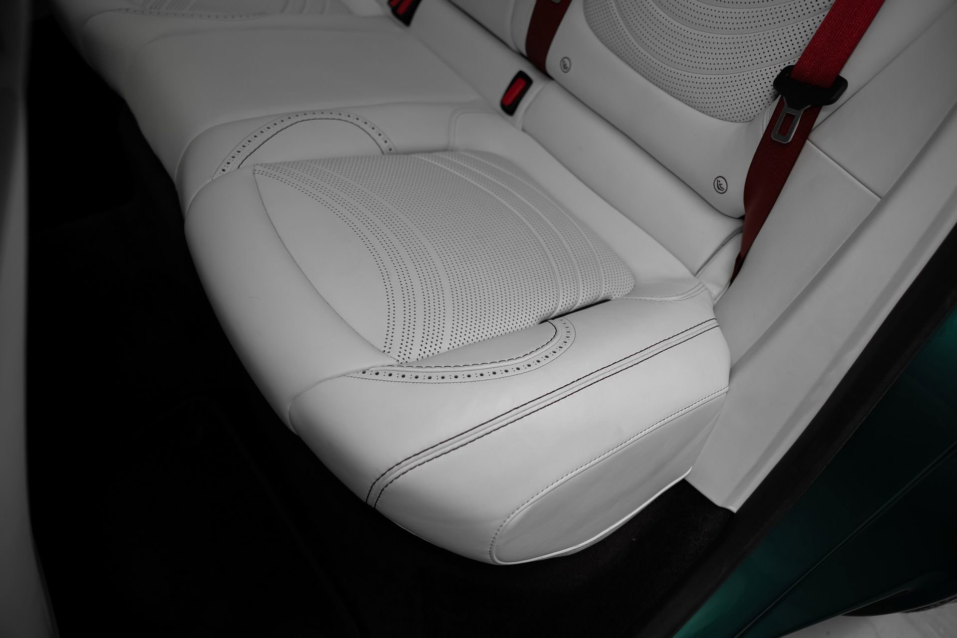 Used 2023 Aston Martin DBX AWD/4WD image 71