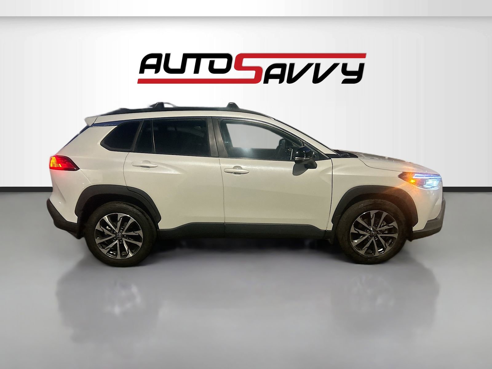 Used 2025 Toyota Corolla Cross XLE w/ Convenience Package image 8