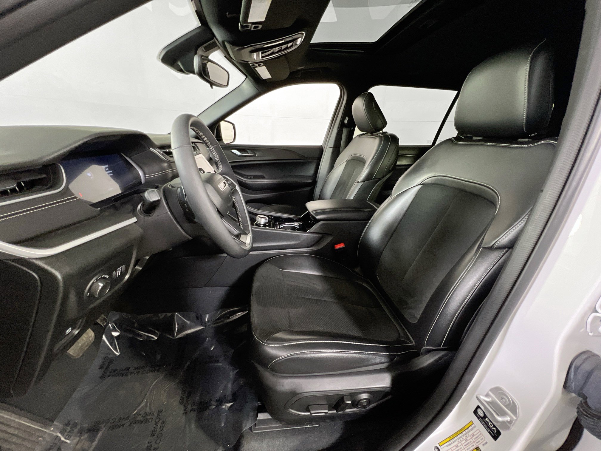 Used 2023 Jeep Grand Cherokee L Laredo image 19