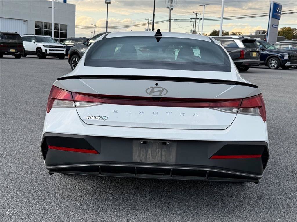 Used 2025 Hyundai Elantra Sport FWD image 10
