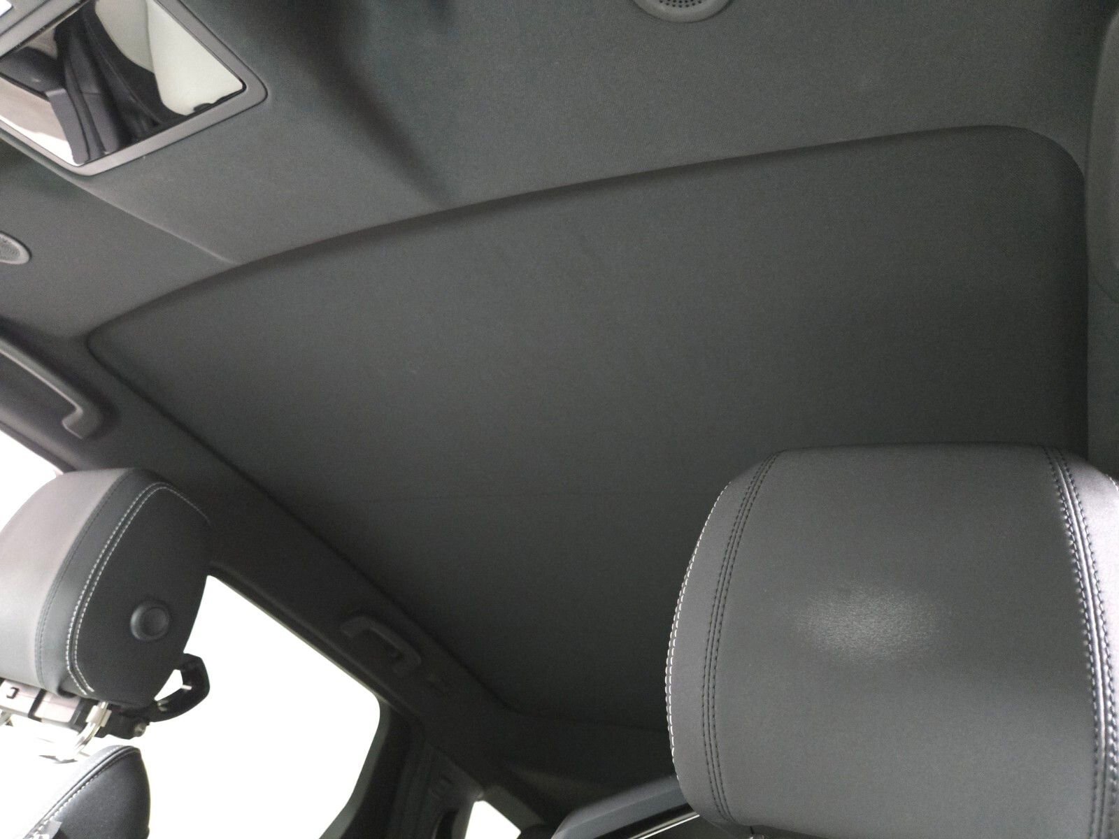 Used 2025 Land Rover Discovery Sport Dynamic SE AWD/4WD image 12