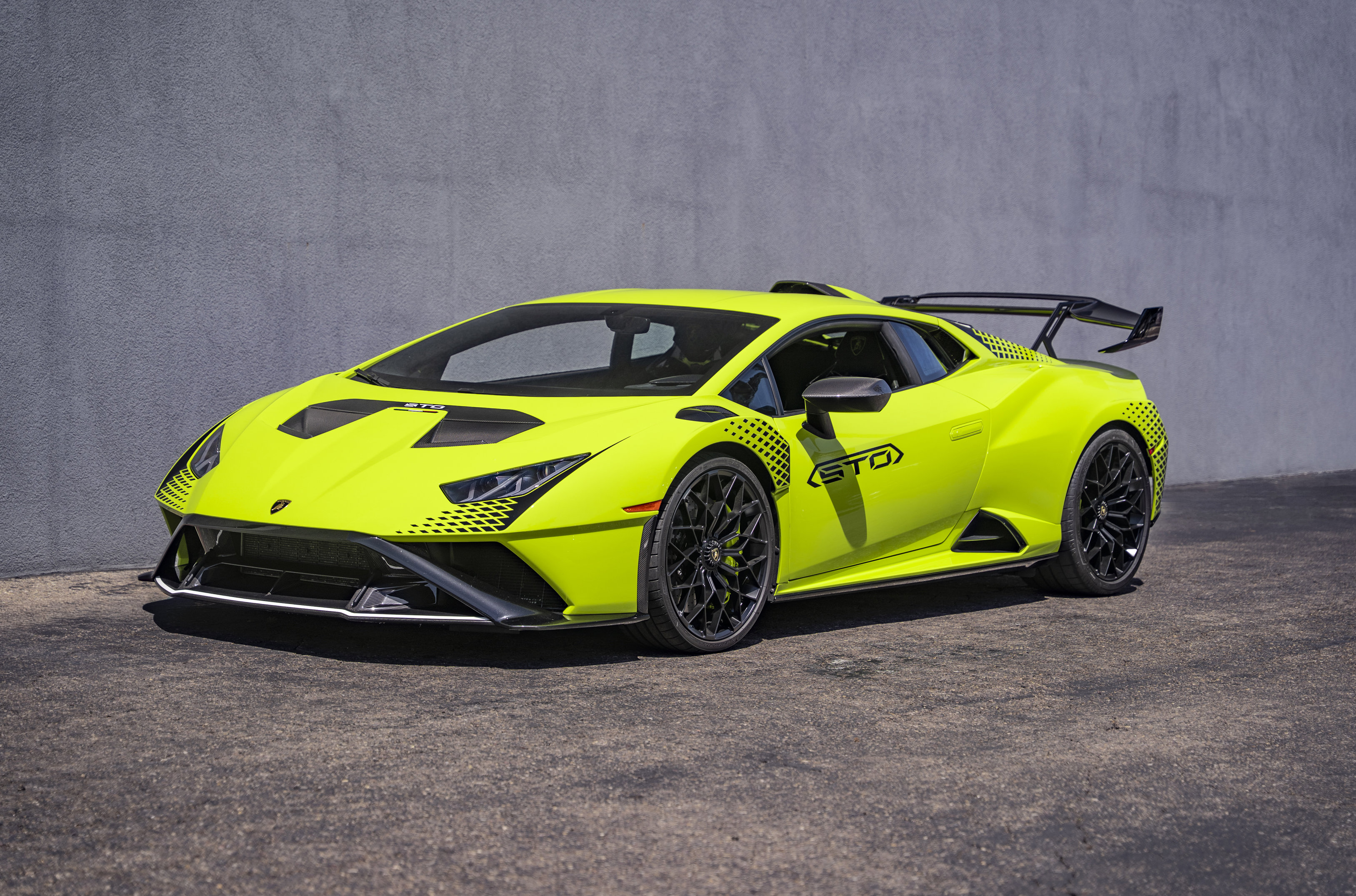 Used 2023 Lamborghini Huracan STO RWD image 1