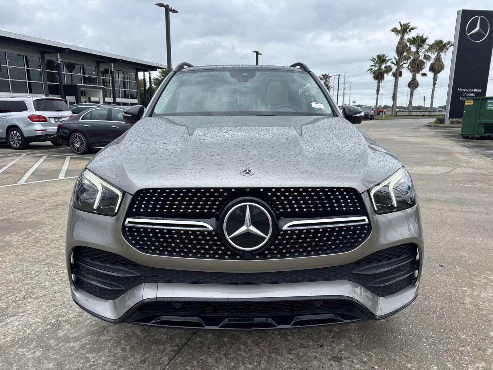 Used 2022 Mercedes-Benz GLE 350 4MATIC w/ AMG Line Exterior image 2
