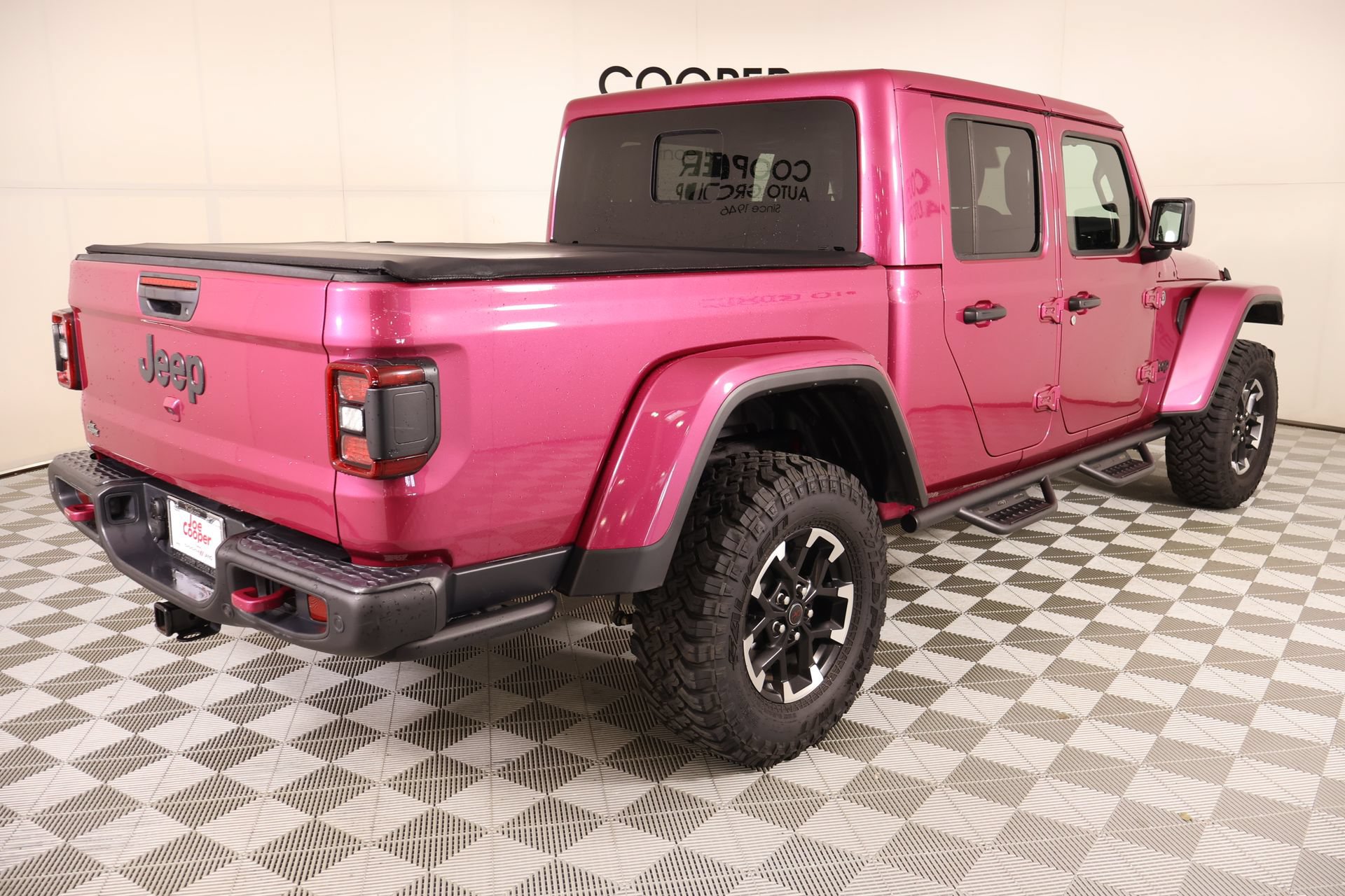 Used 2024 Jeep Gladiator Rubicon AWD/4WD image 21