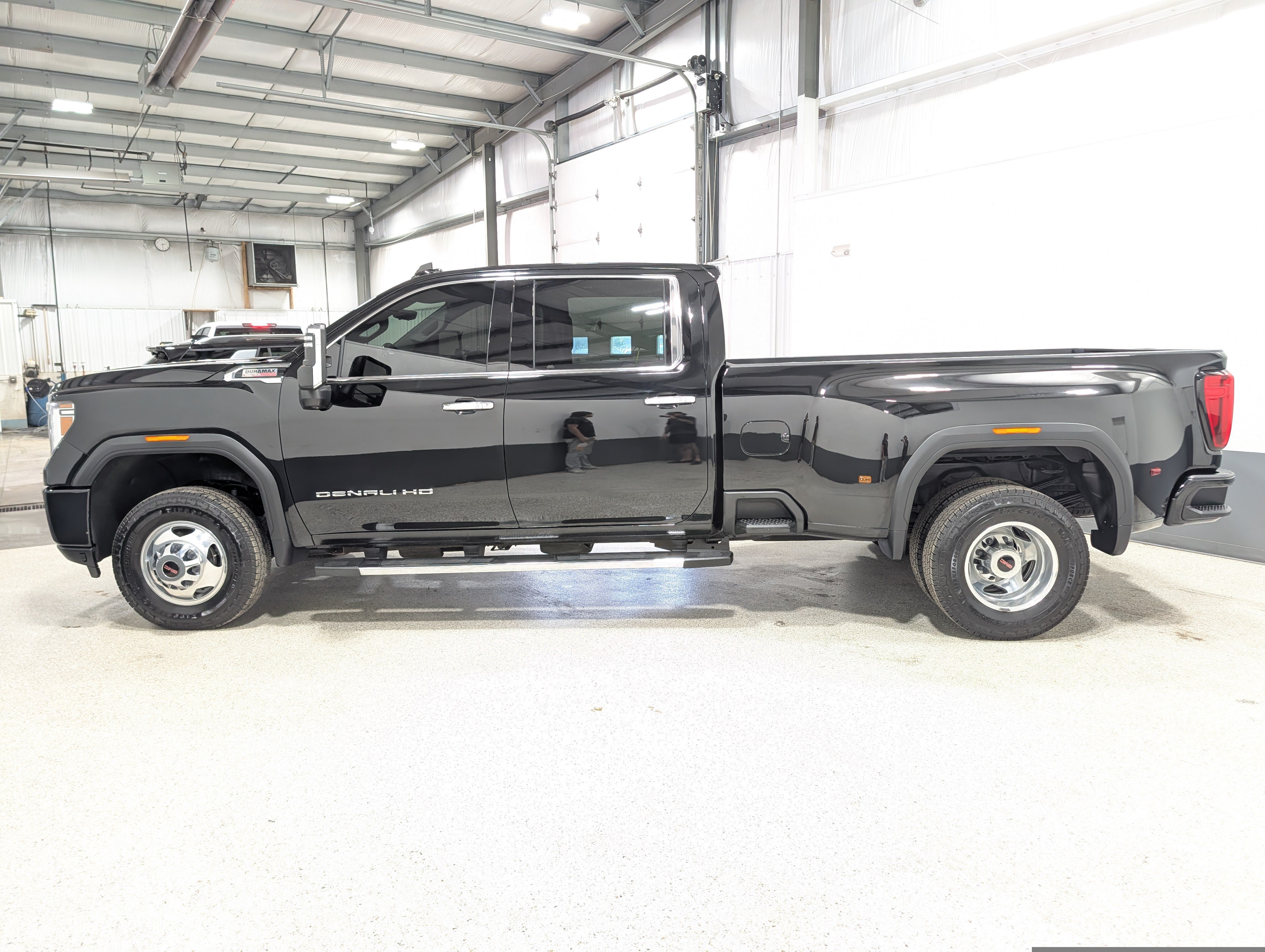 Used 2022 GMC Sierra 3500 Denali w/ Denali Ultimate Package AWD/4WD image 6