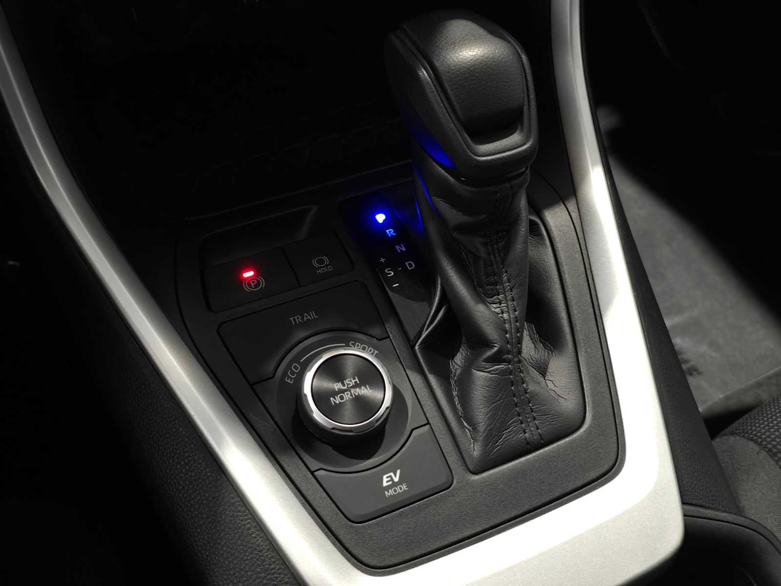 Used 2019 Toyota RAV4 LE image 28