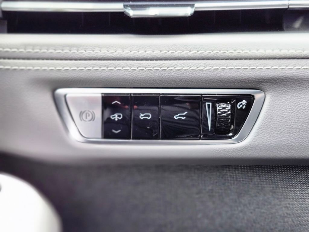Used 2025 Cadillac Escalade IQ Luxury 1 w/ LPO, Radiant Package image 24