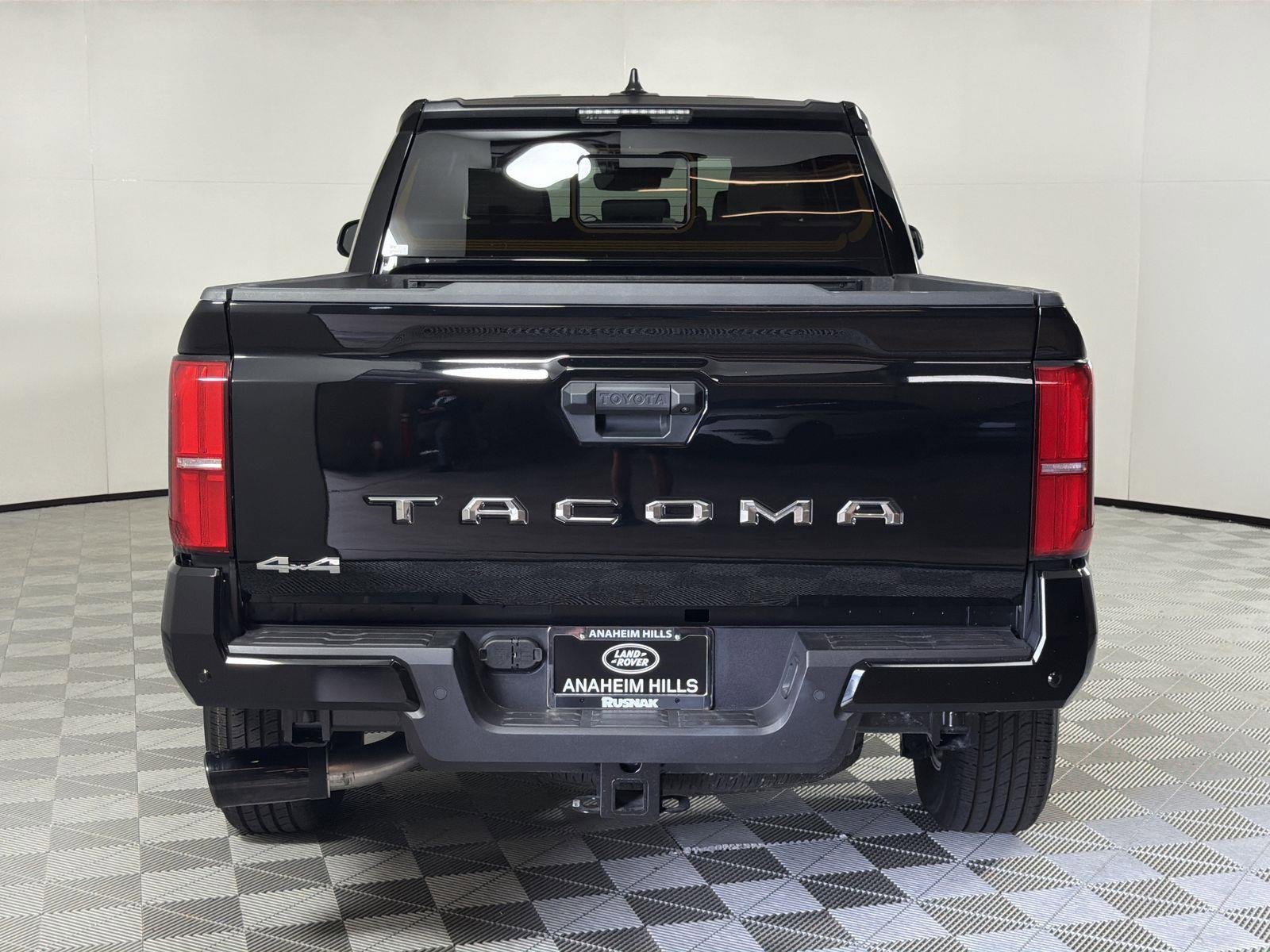 Used 2025 Toyota Tacoma SR5 image 4