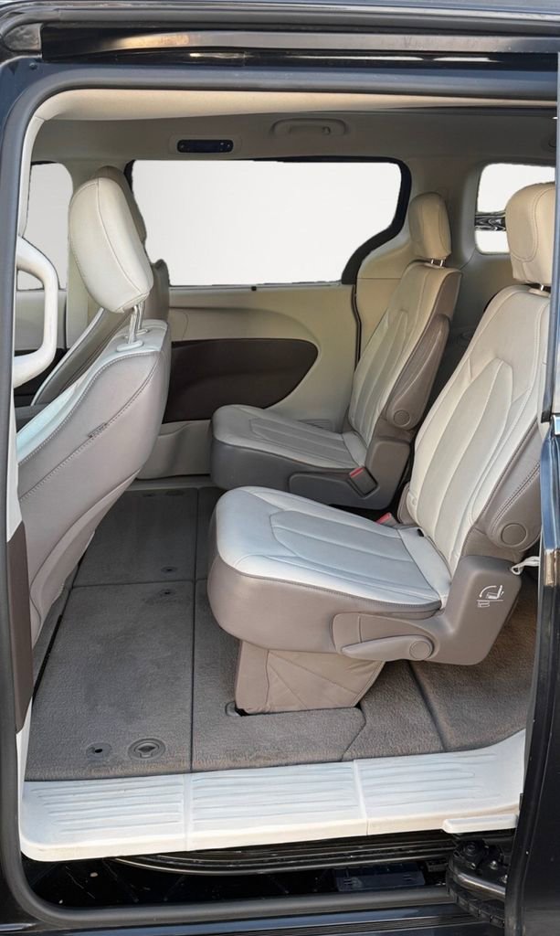 Used 2020 Chrysler Voyager Lxi image 11