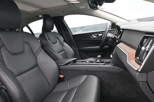 Used 2025 Volvo S60 B5 Plus FWD image 33