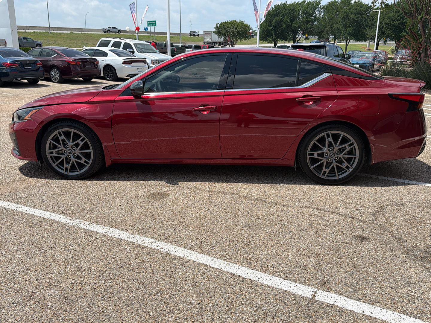 Used 2024 Nissan Altima 2.0 SR FWD image 8
