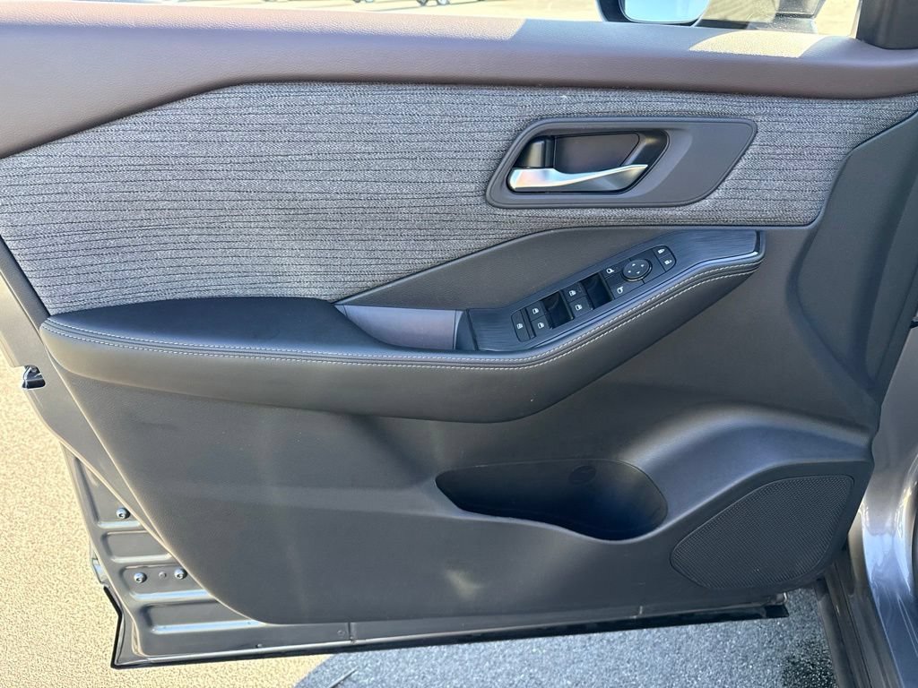 Used 2023 Nissan Rogue SV AWD/4WD image 24