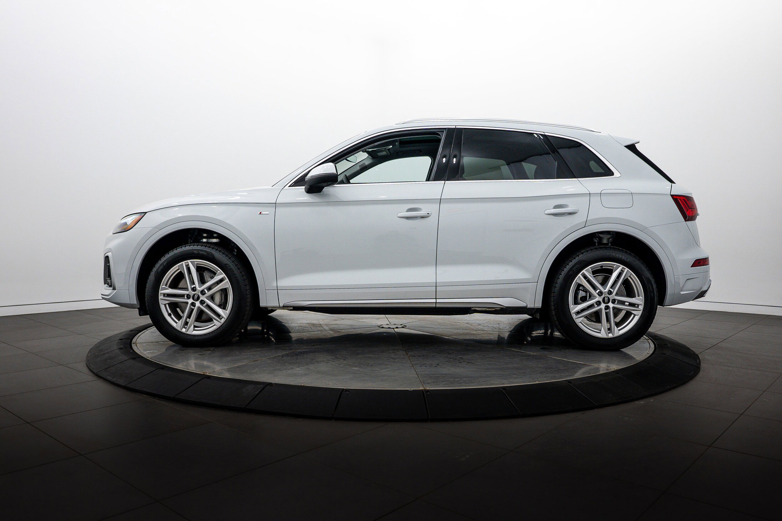 Certified 2024 Audi Q5 e Premium Plus AWD/4WD image 6