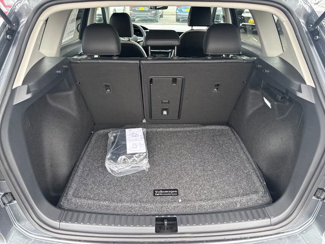 New 2026 Volkswagen Taos SE image 14
