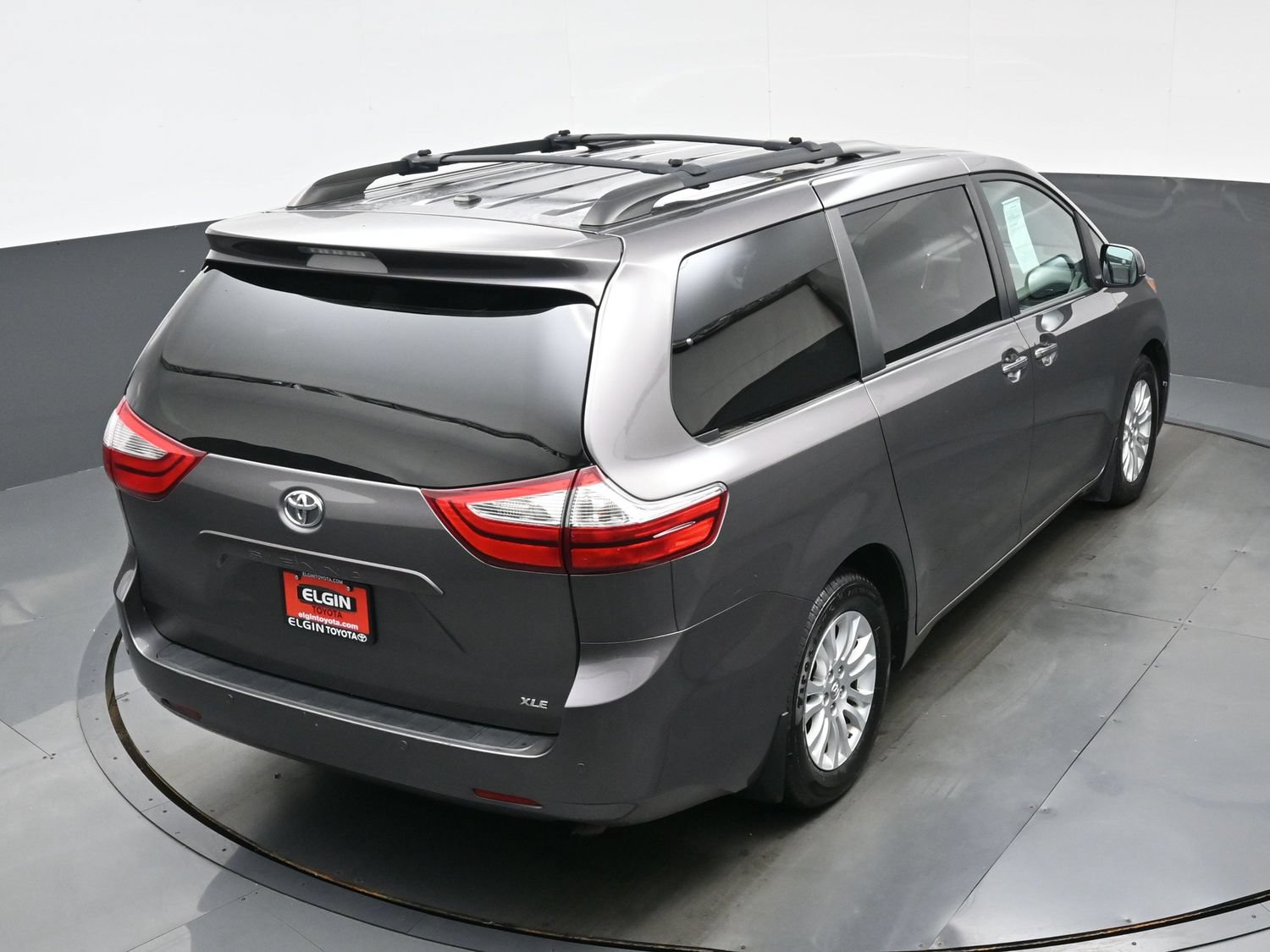 Used 2017 Toyota Sienna XLE w/ XLE Navigation Package FWD image 43