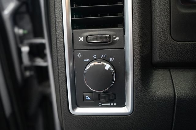 Used 2022 RAM 1500 Classic Warlock AWD/4WD image 19