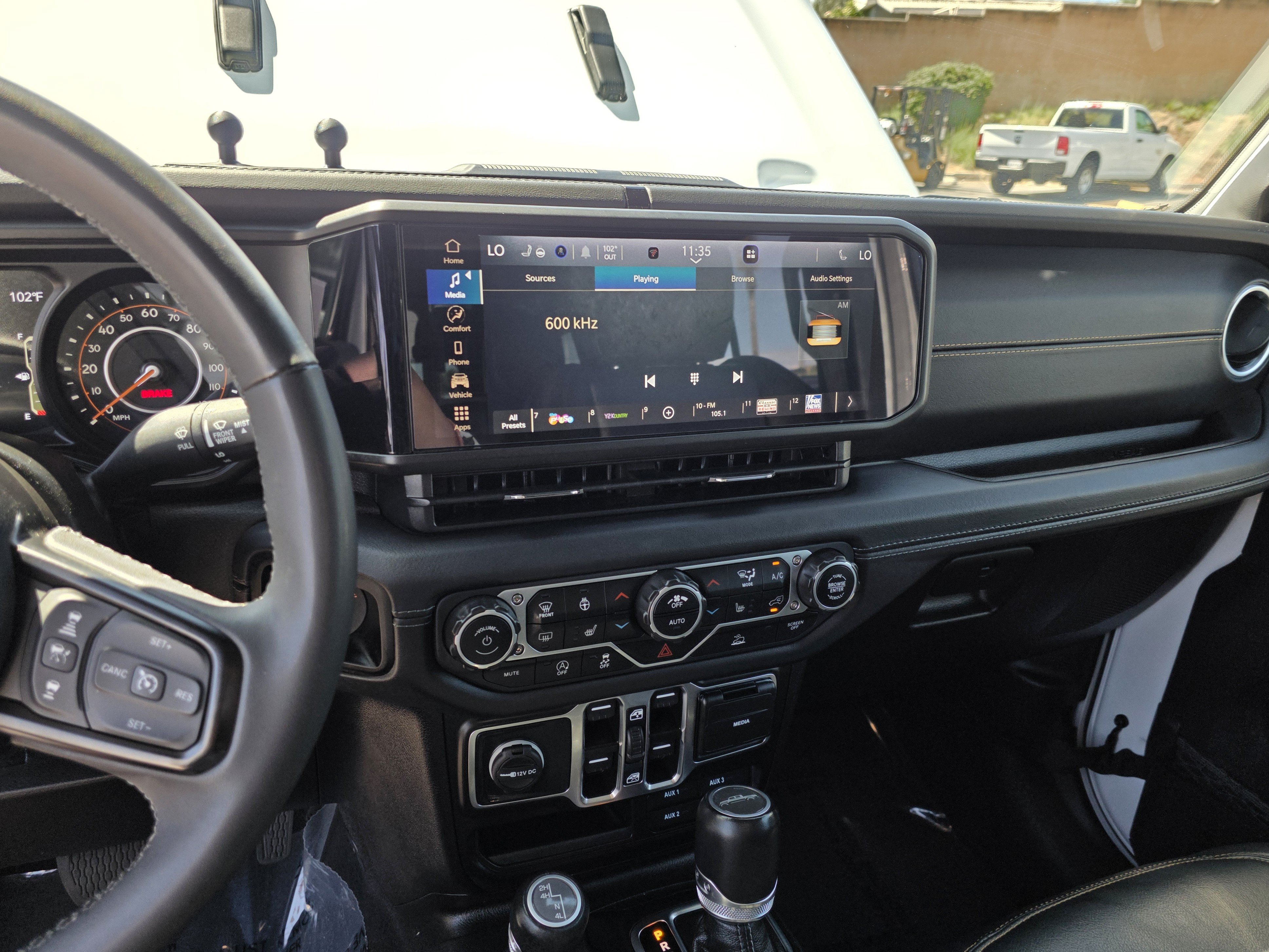 Certified 2025 Jeep Gladiator Sport AWD/4WD image 15