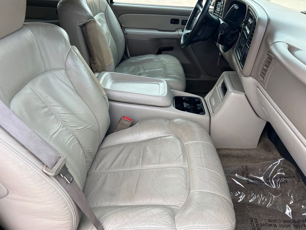 Used 2001 Chevrolet Tahoe LT w/ LT Preferred Equipment Group AWD/4WD image 15