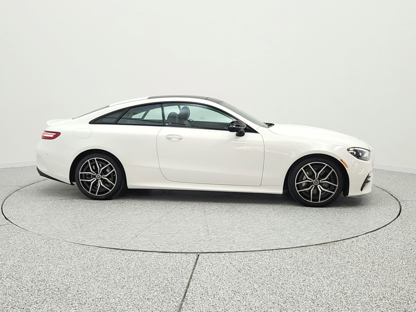 Used 2023 Mercedes-Benz E 450 Coupe image 4