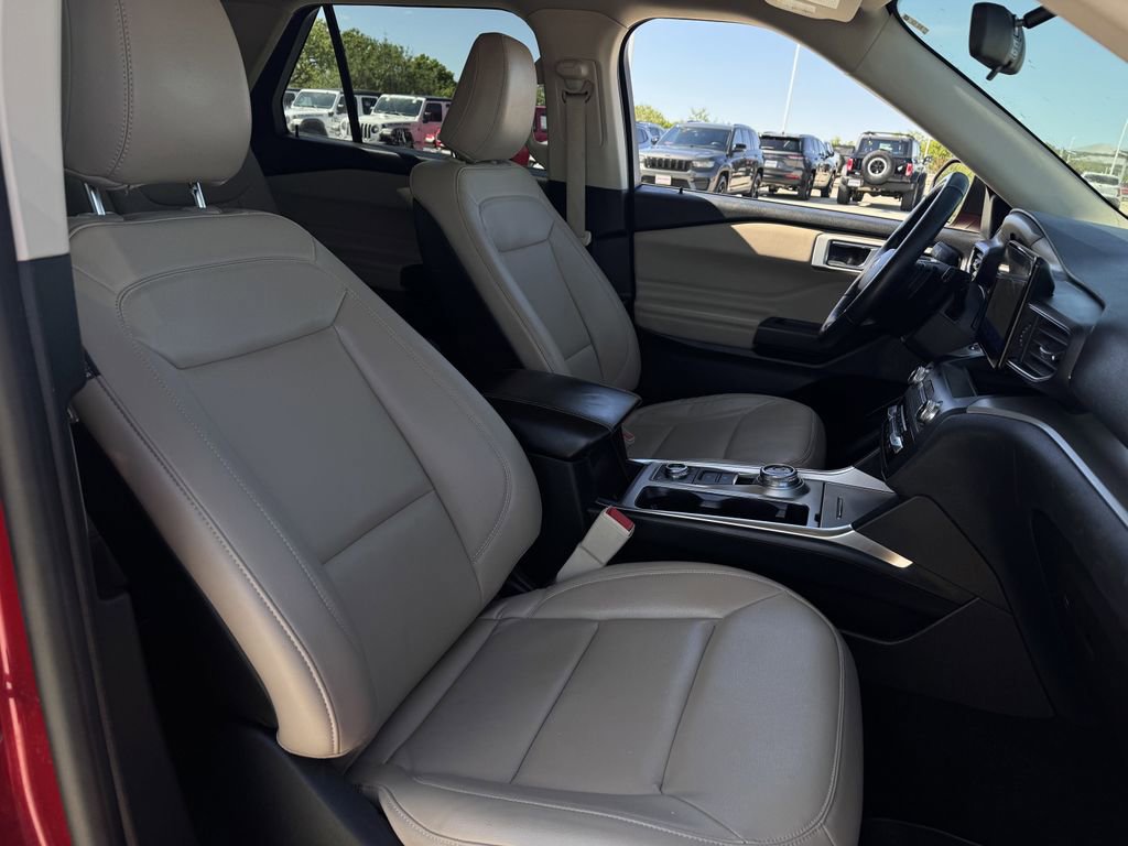 Used 2020 Ford Explorer XLT w/ Equipment Group 202A image 27