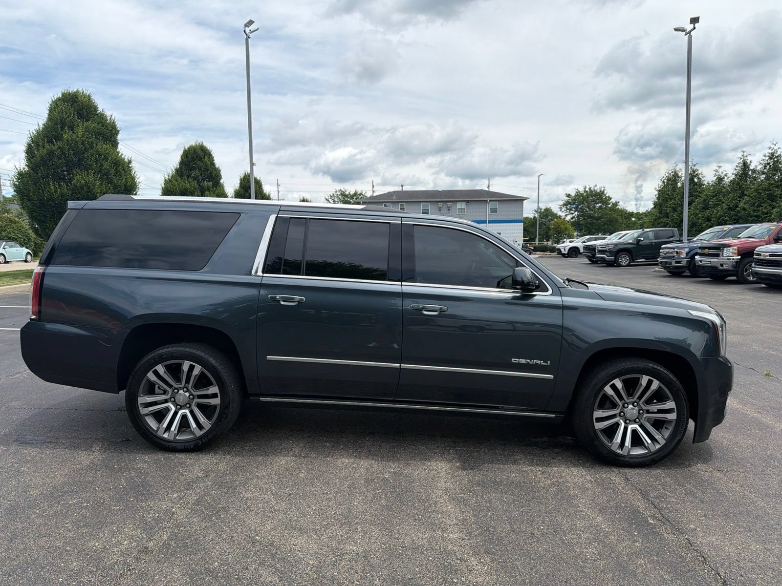 Used 2019 GMC Yukon XL Denali w/ Denali Ultimate Package AWD/4WD image 6