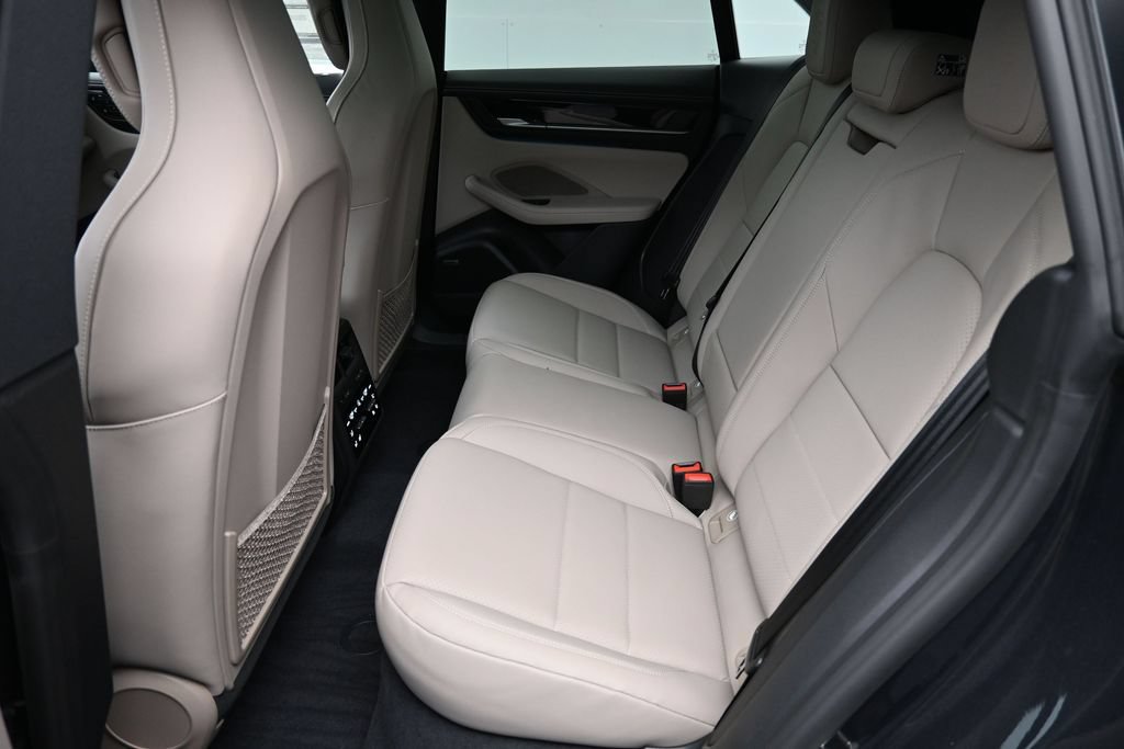 Used 2026 Porsche Macan Electric RWD image 7