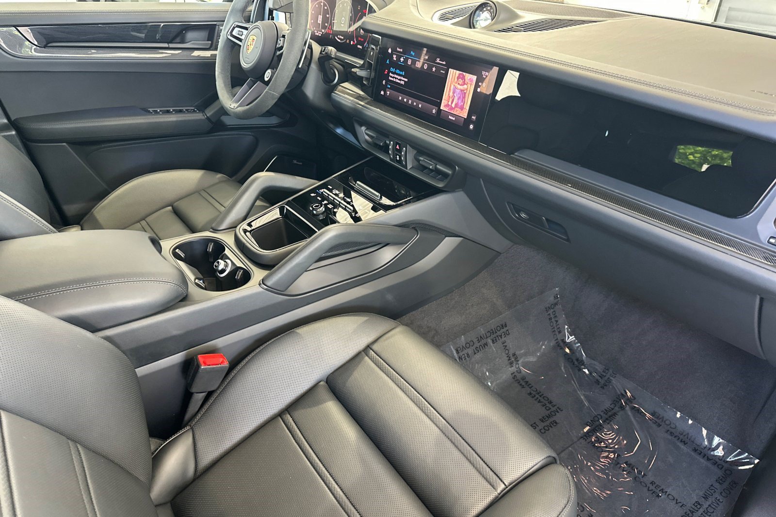 Used 2025 Porsche Cayenne GTS AWD/4WD image 20