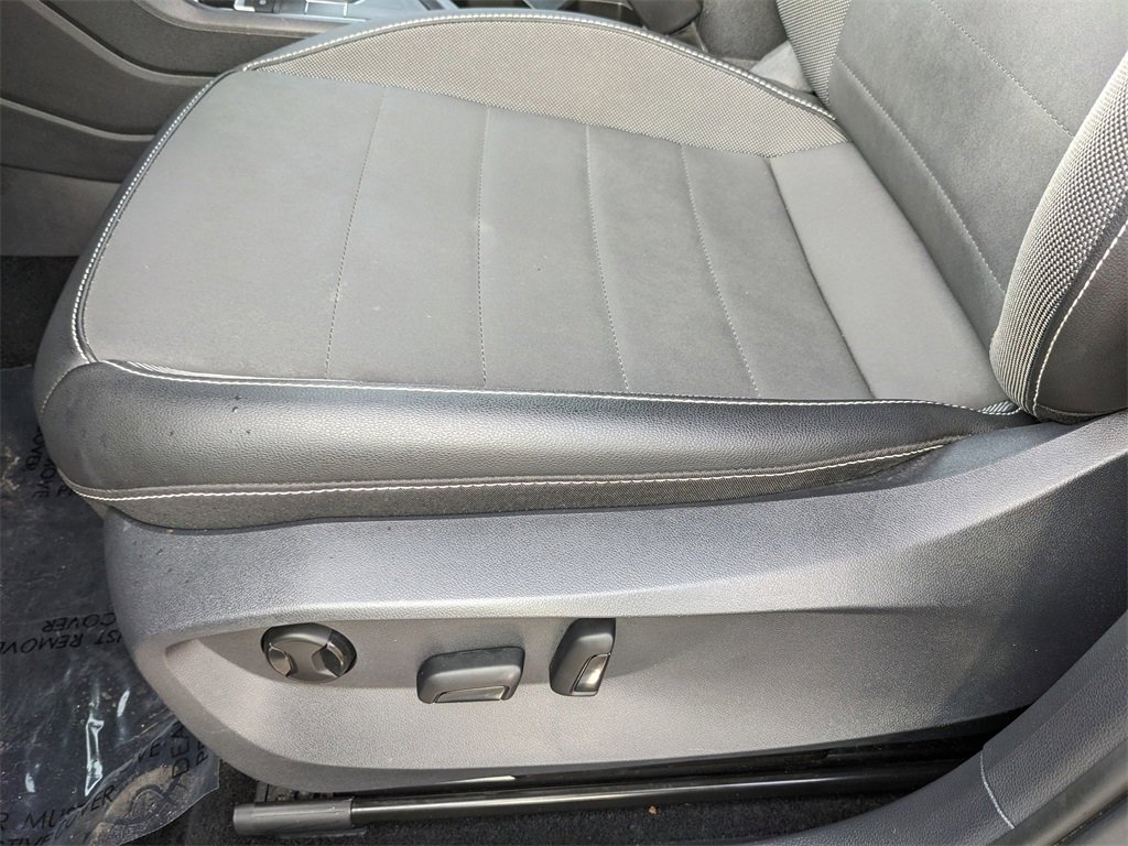 Certified 2023 Volkswagen Taos SE w/ Panoramic Sunroof Package image 23