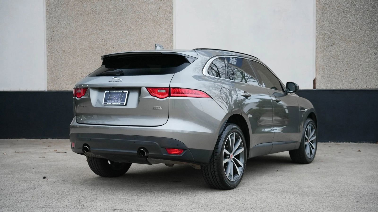 Used 2018 Jaguar F-PACE Prestige image 14