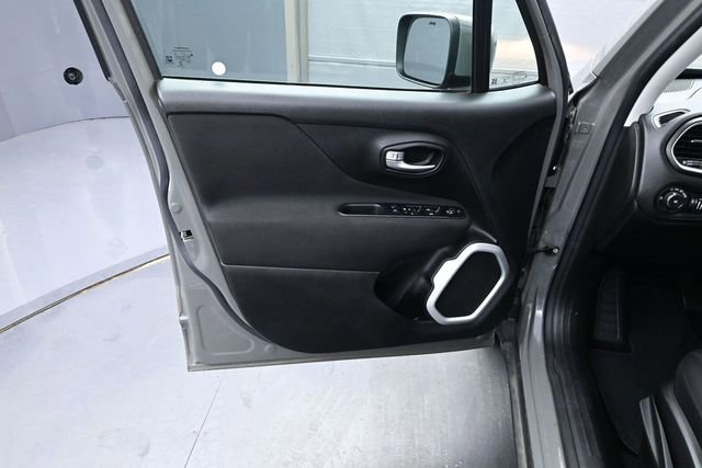 Used 2019 Jeep Renegade Latitude FWD image 12