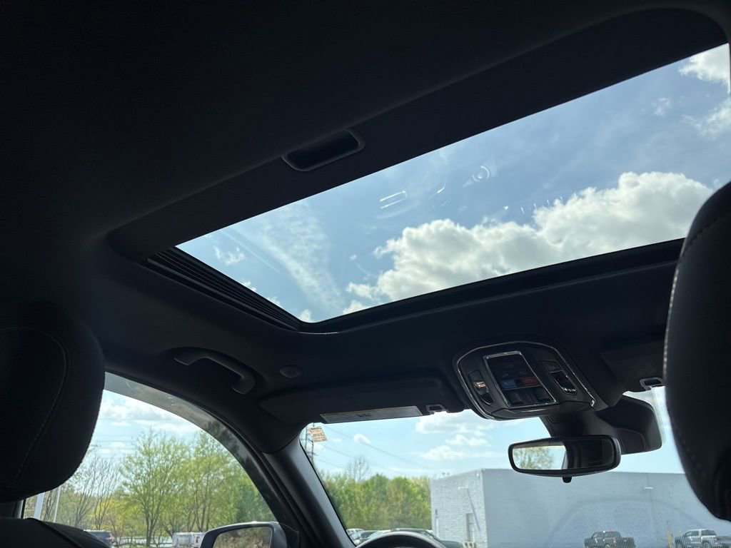 Used 2024 Jeep Grand Cherokee Laredo X w/ Luxury Tech Group I image 18