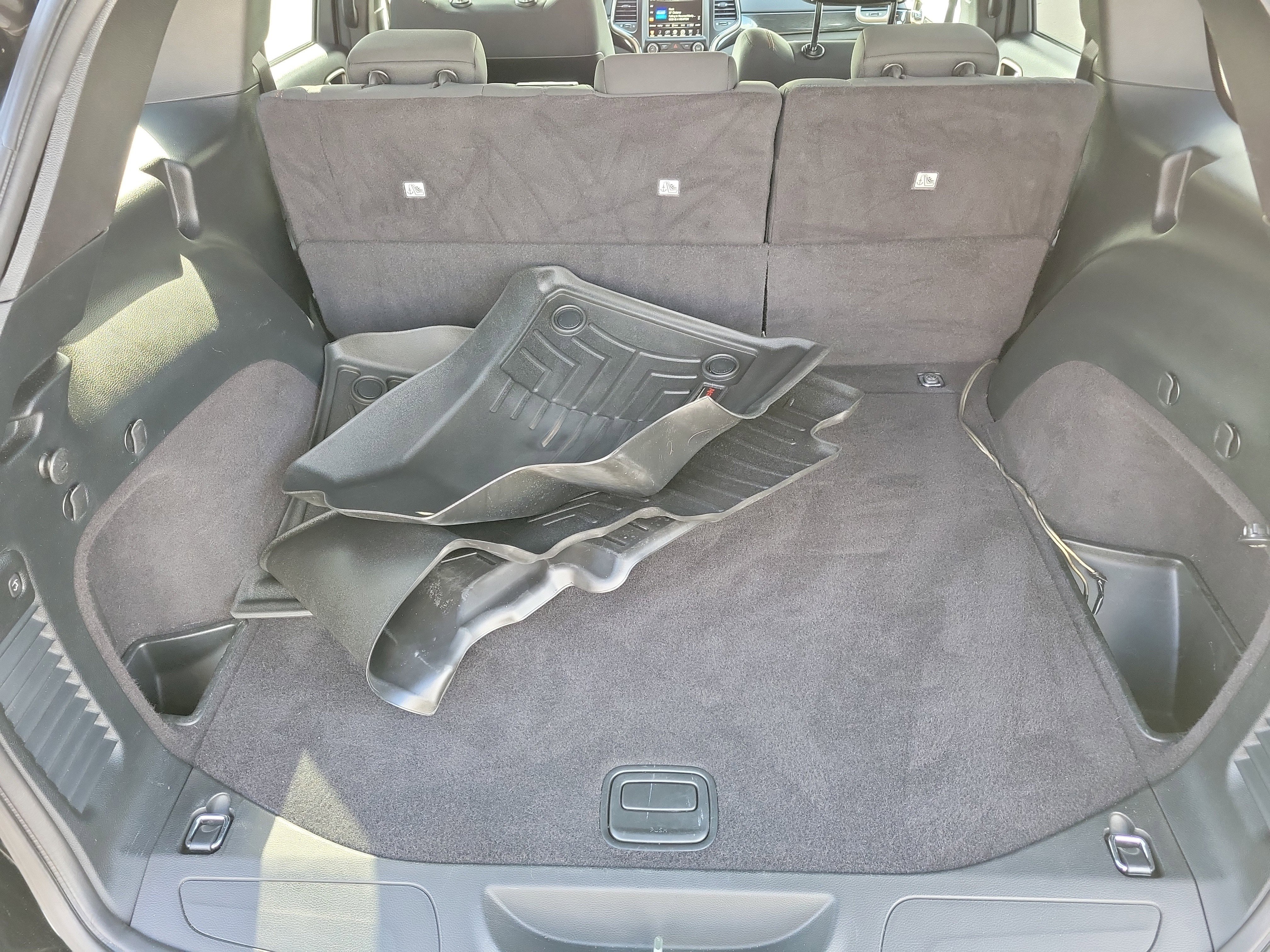 Used 2017 Jeep Grand Cherokee Laredo image 7