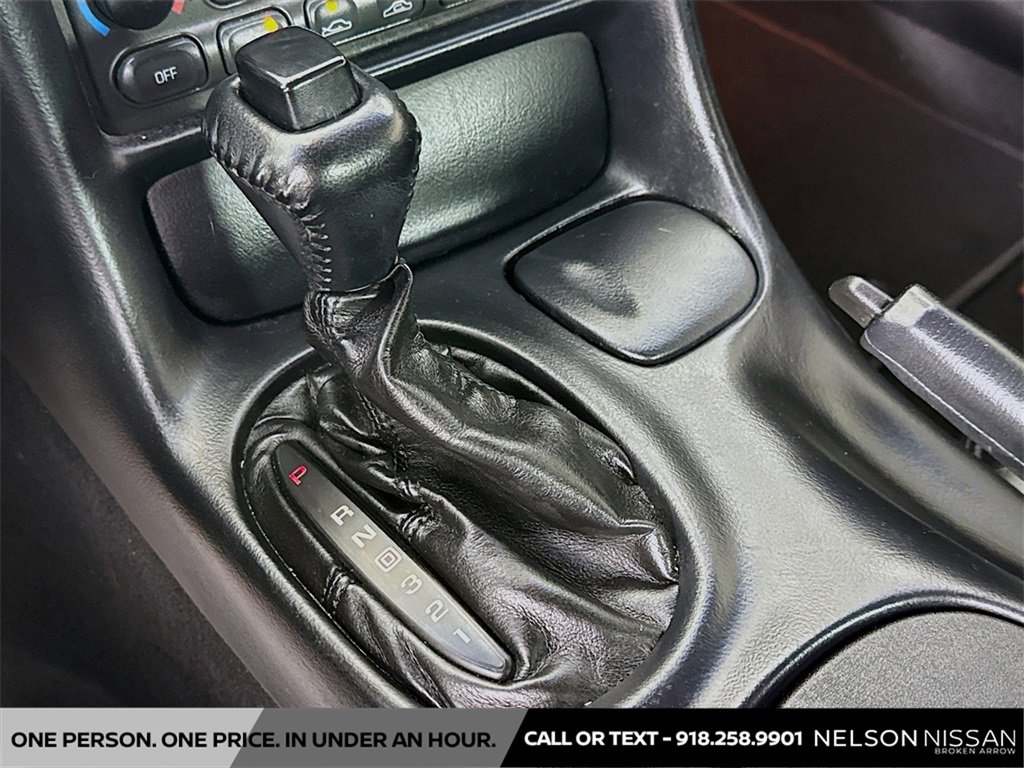 Used 2004 Chevrolet Corvette Coupe w/ Roof Package image 15