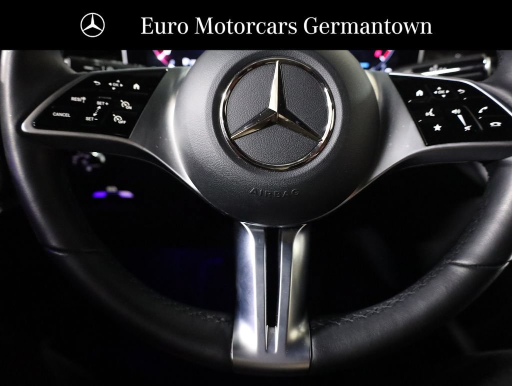 Used 2024 Mercedes-Benz GLC 300 4MATIC image 32