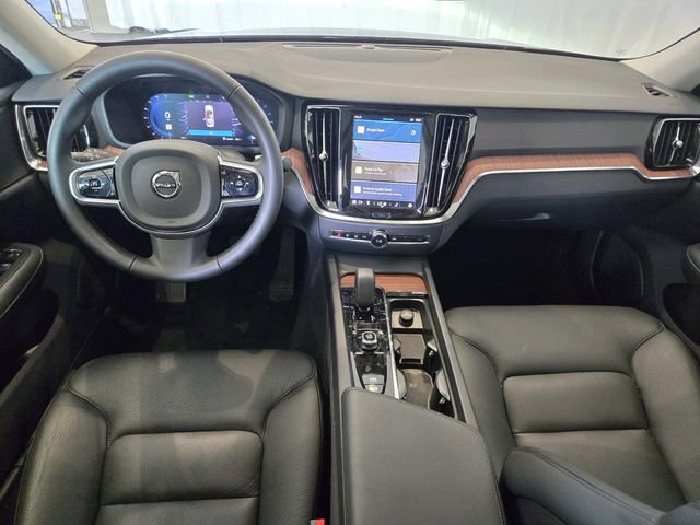 Used 2025 Volvo S60 B5 Plus image 7