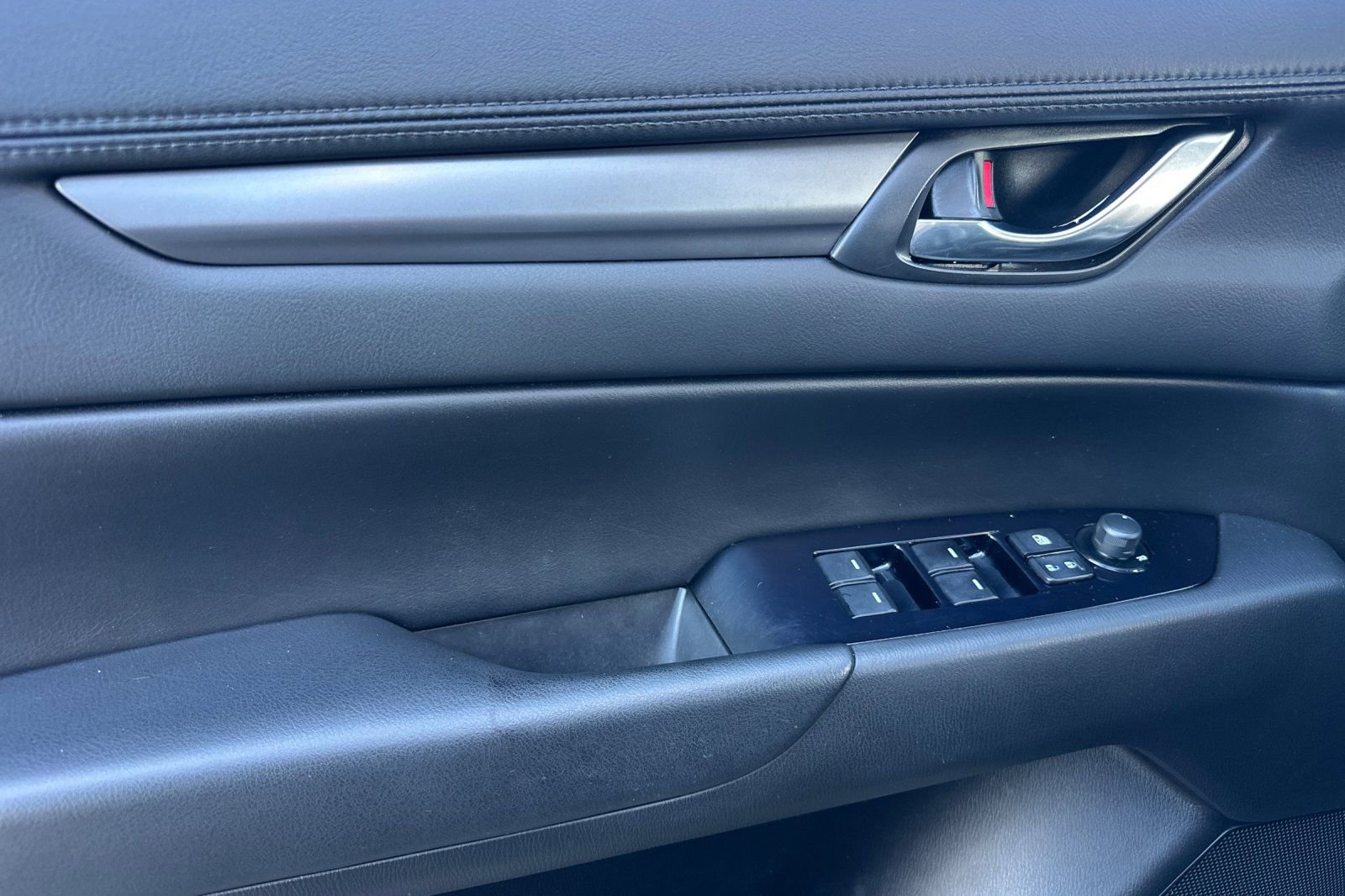 Used 2019 MAZDA CX-5 Touring image 11