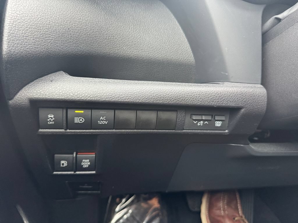 Used 2025 Toyota Sienna Limited AWD/4WD image 28