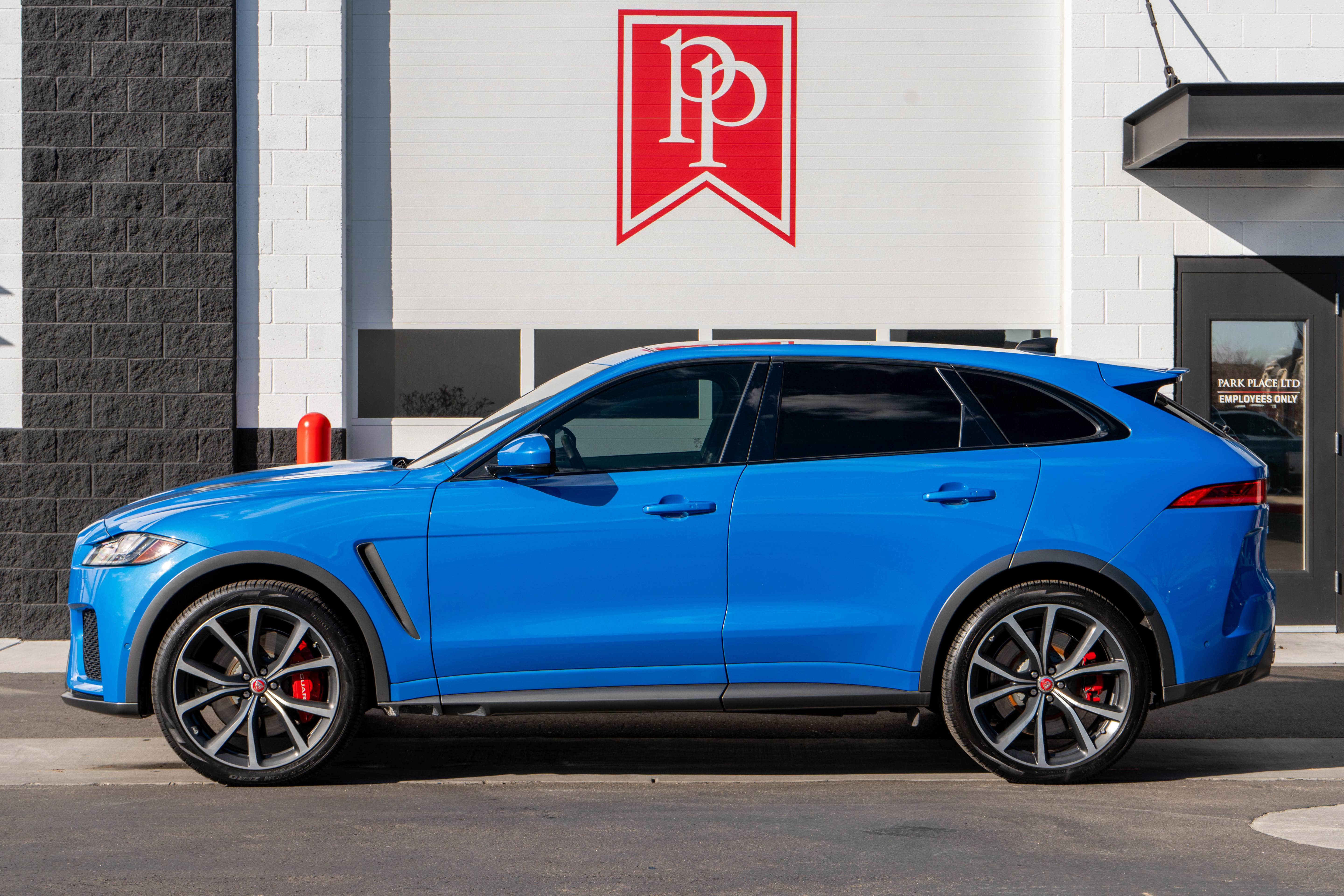 Used 2020 Jaguar F-PACE SVR image 37