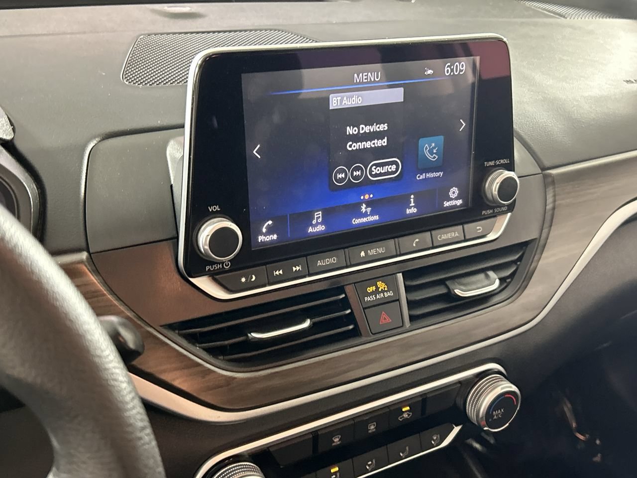 Used 2025 Nissan Altima 2.5 SV FWD image 17