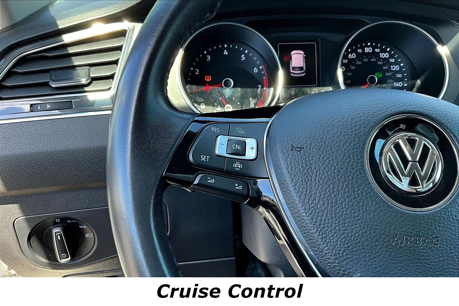 Used 2019 Volkswagen Tiguan SE w/ 3rd Row Seat Package AWD/4WD image 11