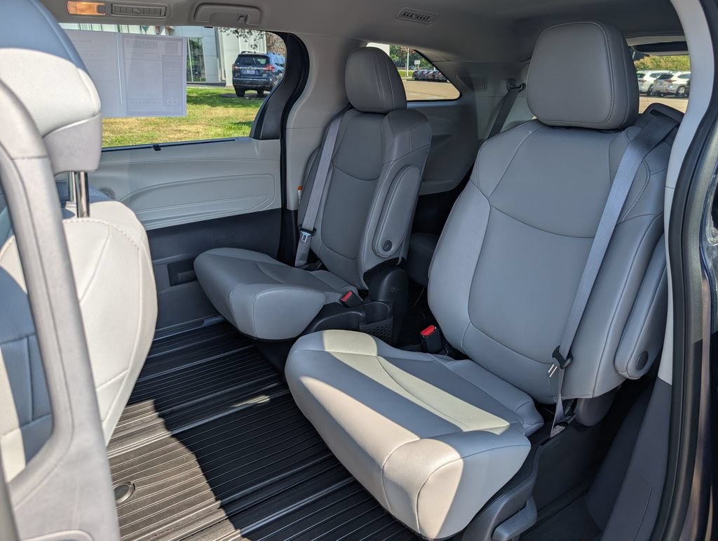 Used 2024 Toyota Sienna XLE w/ XLE Plus Package AWD/4WD image 21