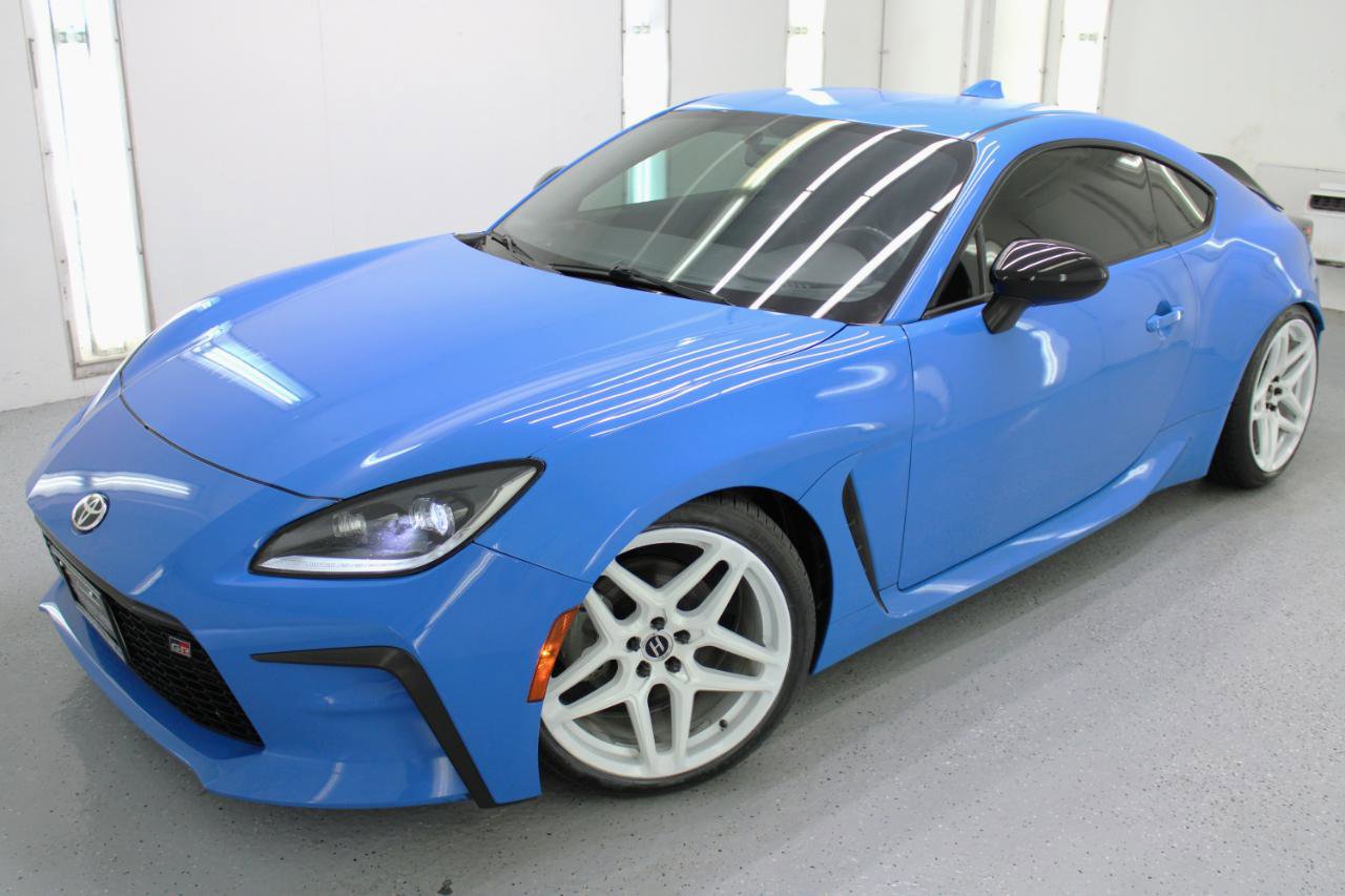 Used 2022 Toyota GR86 image 2