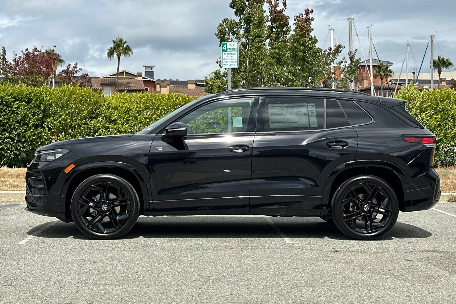 New 2026 Volkswagen Tiguan SE R-Line FWD image 7