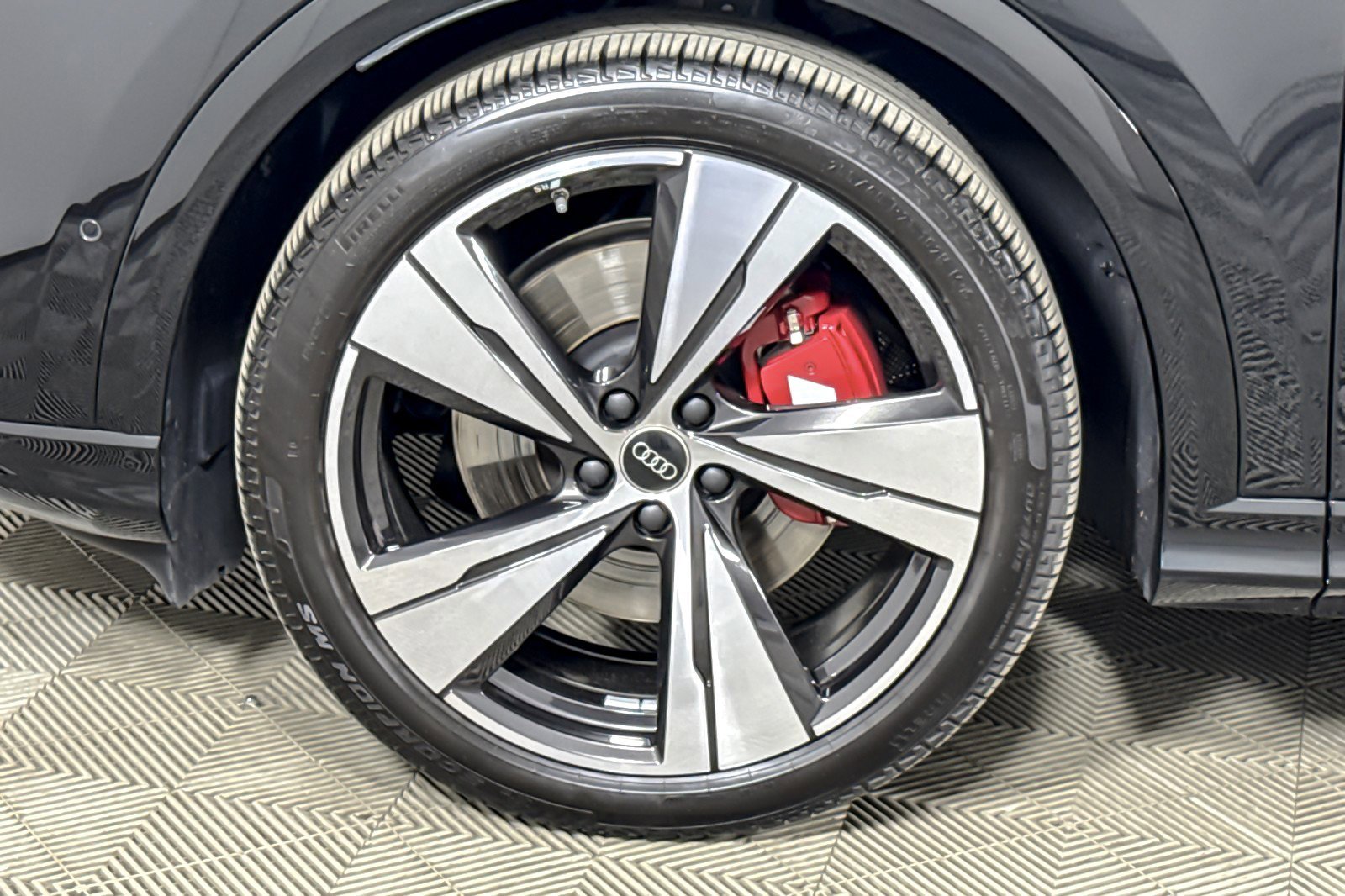 Used 2025 Audi SQ5 Premium Plus w/ Premium Plus Package image 25