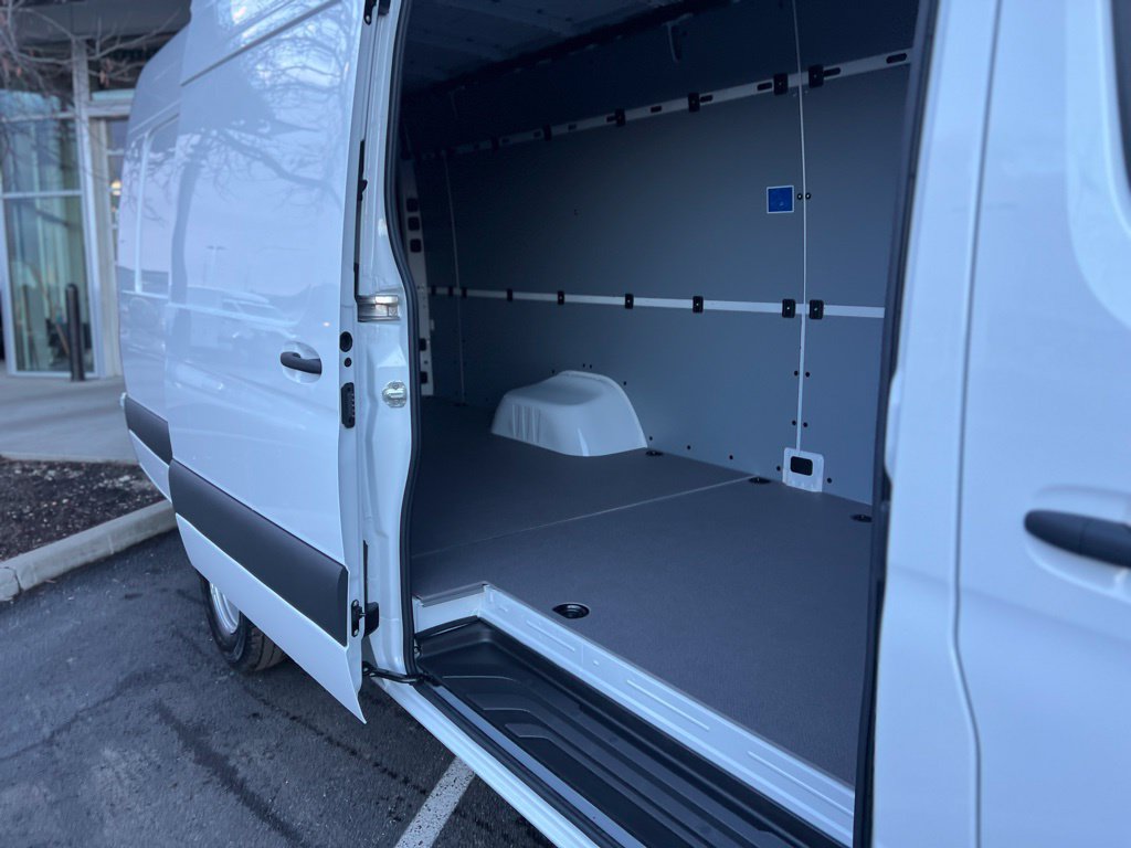Used 2024 Mercedes-Benz Sprinter 3500 image 18