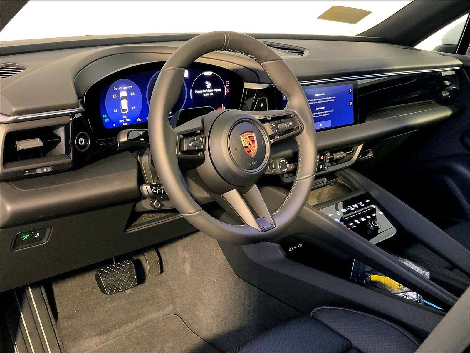 New 2026 Porsche Macan 4 Electric AWD/4WD image 4